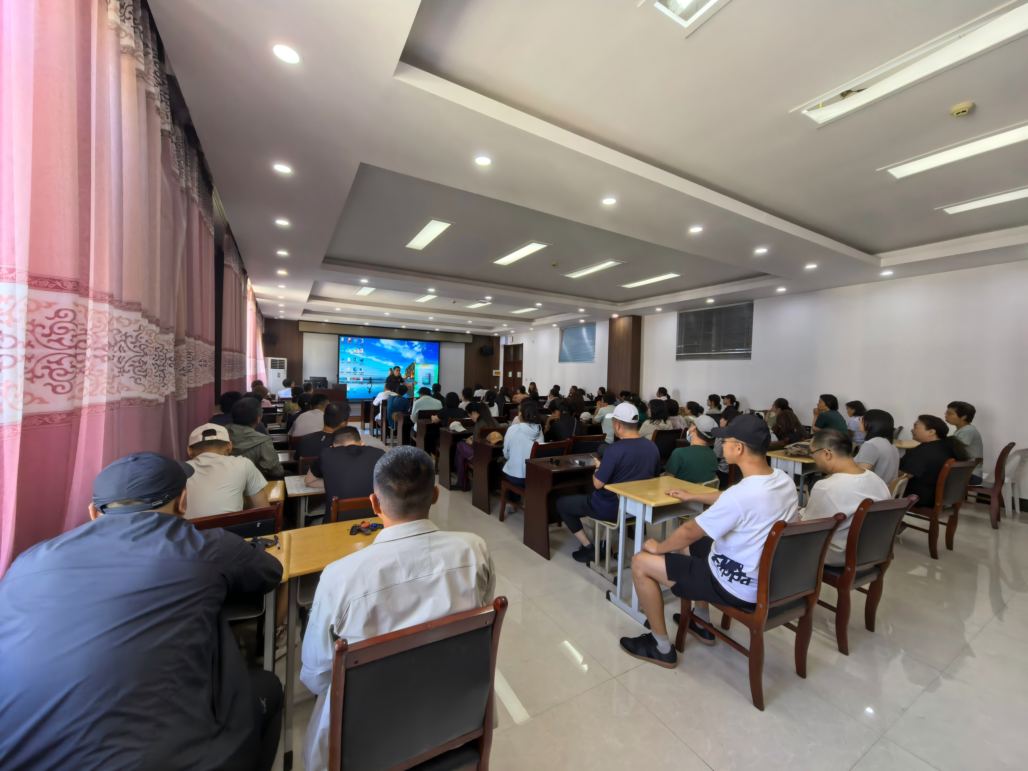 文体学院学习《规定》和《办法》